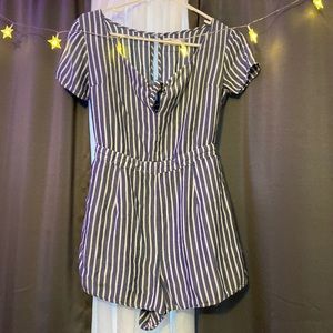 Striped hollister romper, size medium, lightly worn :)